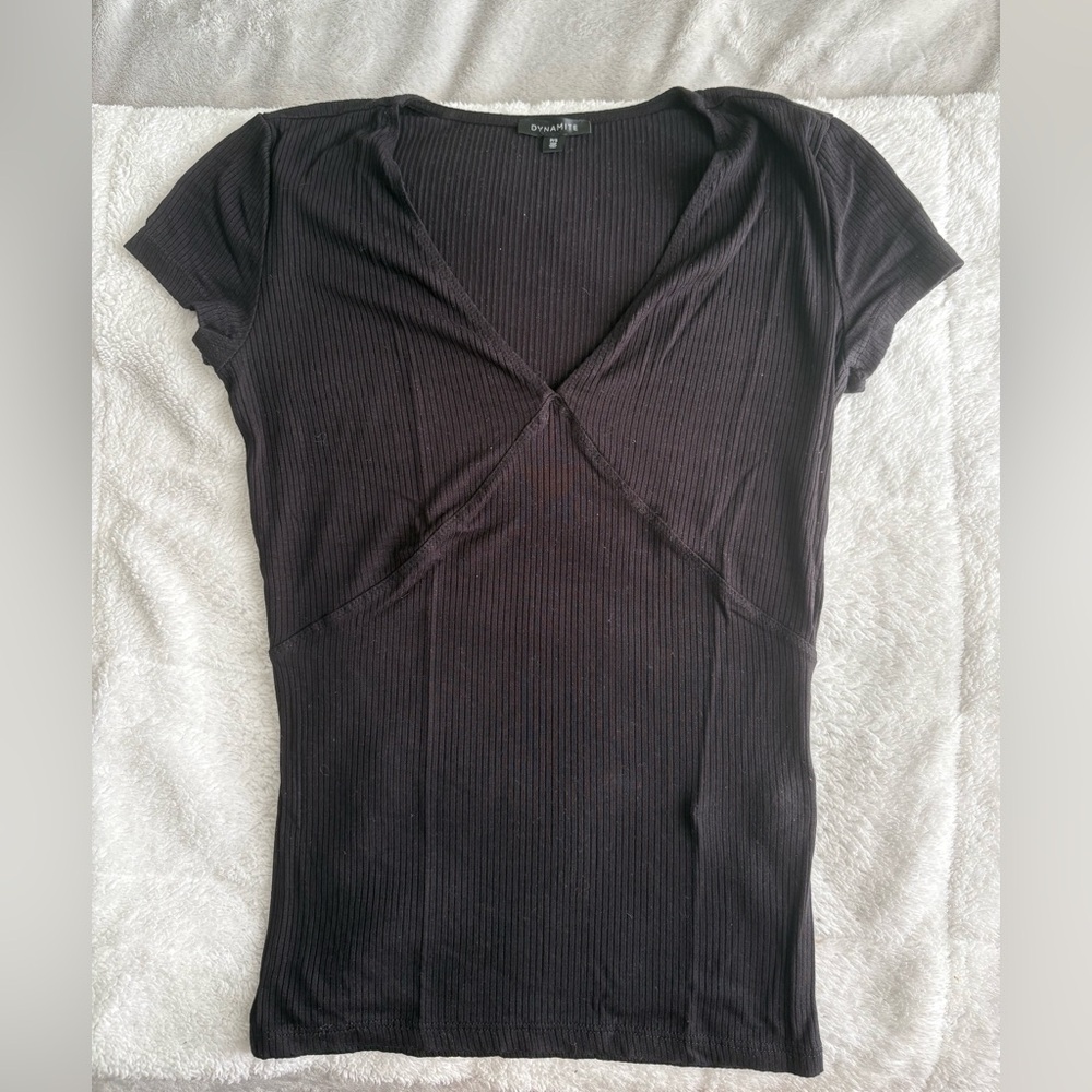 DYNAMITE V-NECK T-SHIRT